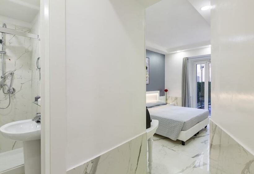 هتل Little Aurelius