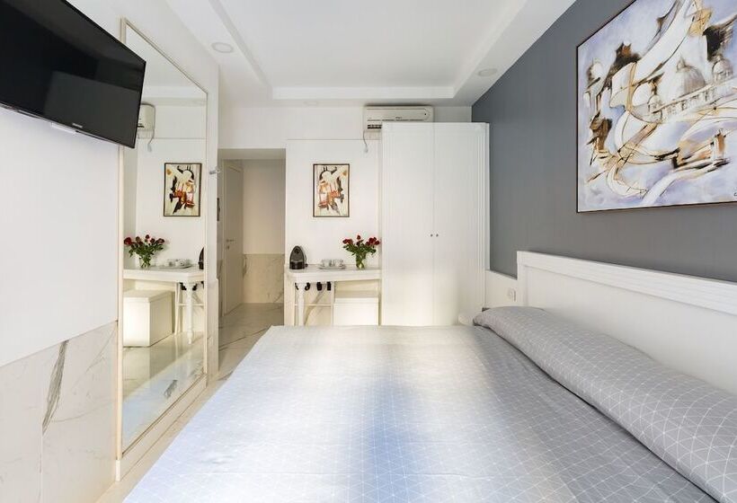 هتل Little Aurelius