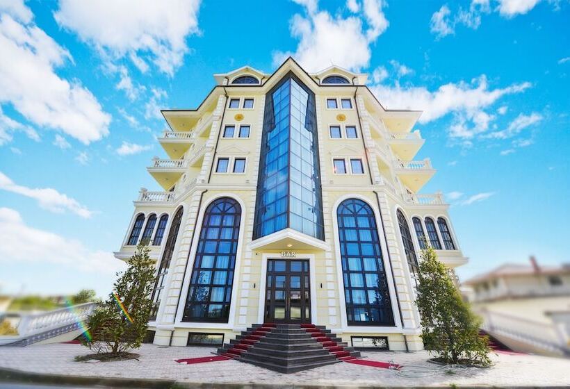 هتل Luani Arte
