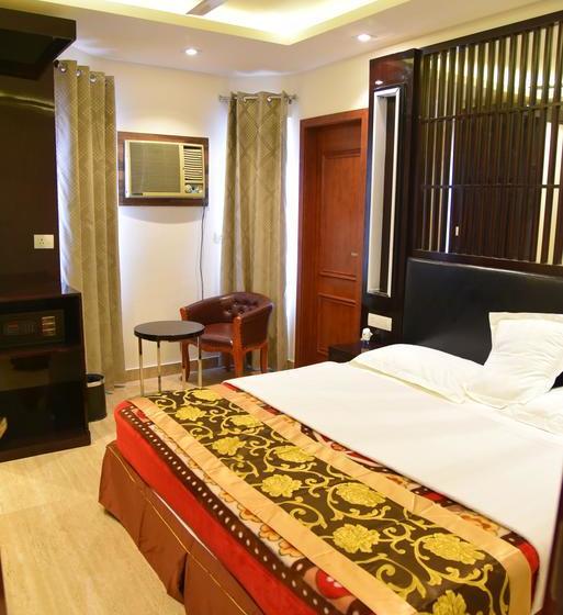 Отель New Anand Palace