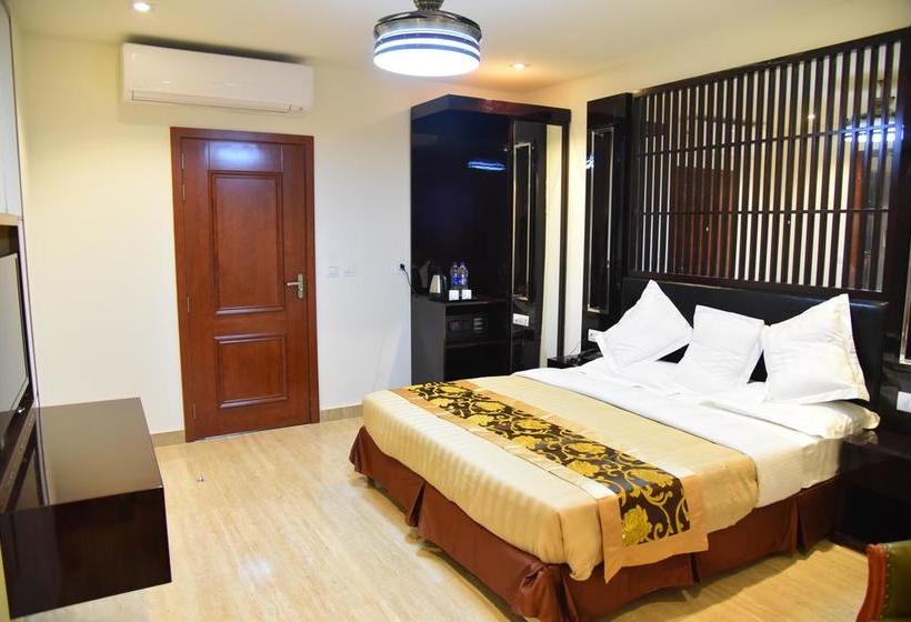 Отель New Anand Palace