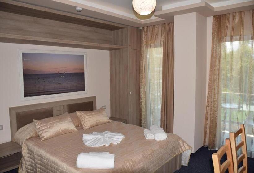 בית מלון כפרי Pogradeci 2