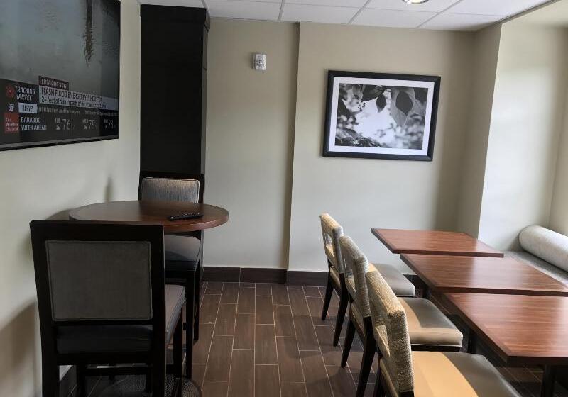 Отель Staybridge Suites Madison   Fitchburg By Ihg