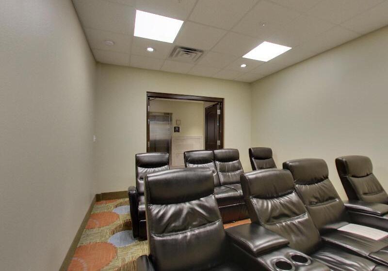 Отель Staybridge Suites Madison   Fitchburg By Ihg