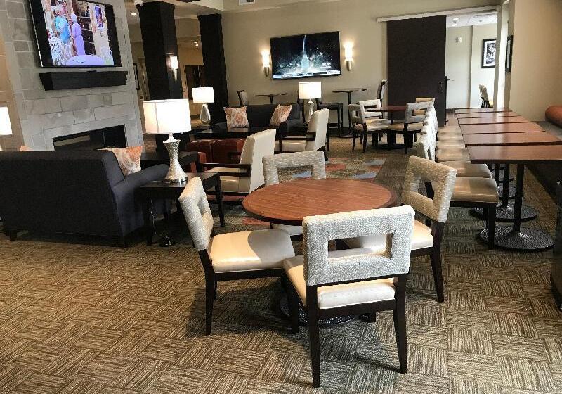 Отель Staybridge Suites Madison   Fitchburg By Ihg