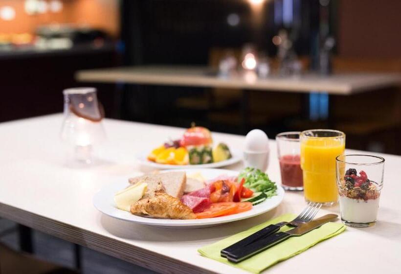 Svalbard Hotell | The Vault