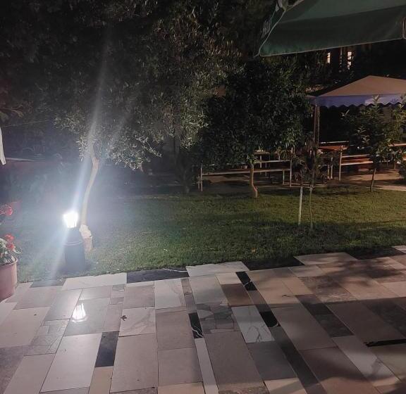 בית מלון כפרי Vila Hyseni