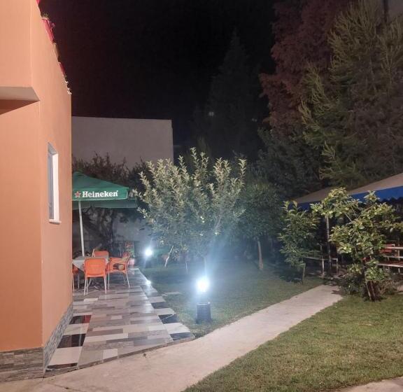 בית מלון כפרי Vila Hyseni