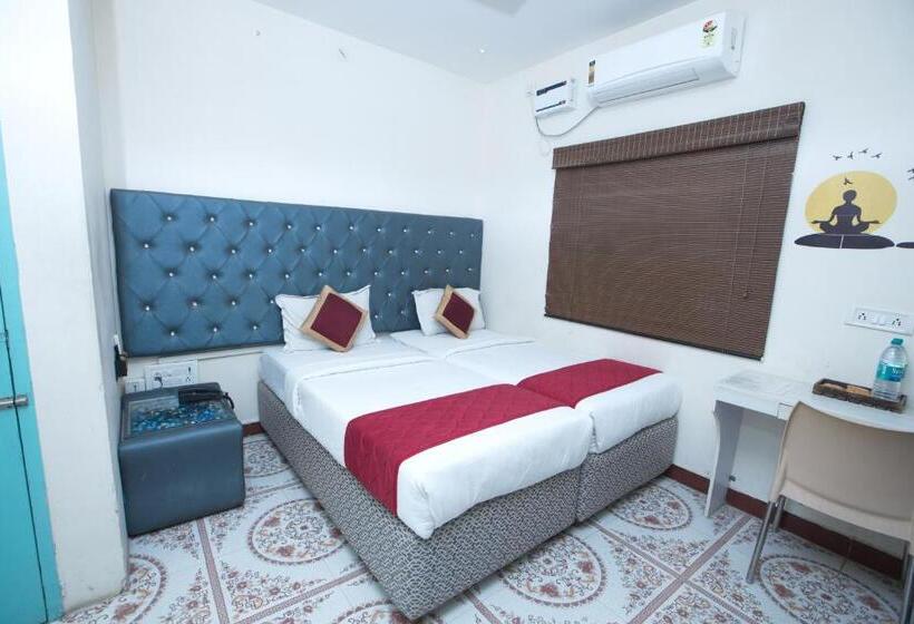 Отель Zingle Stay Airport