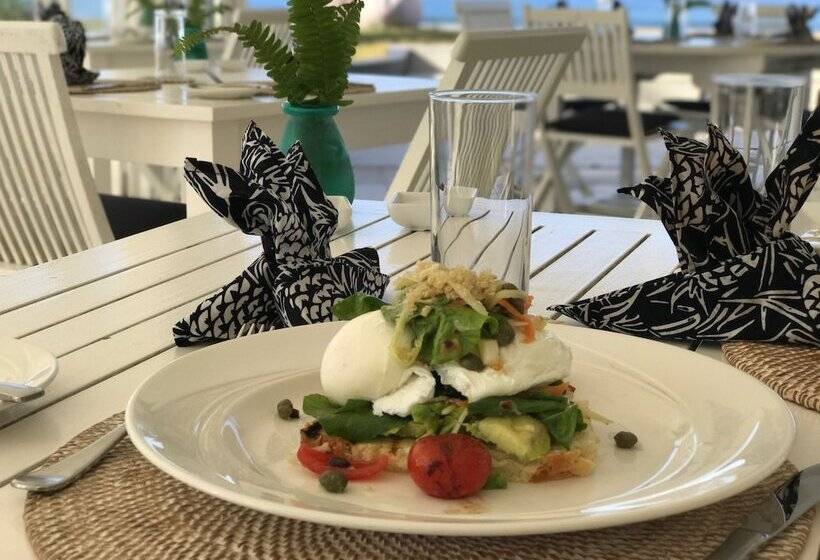 استراحتگاه Tamanu On The Beach