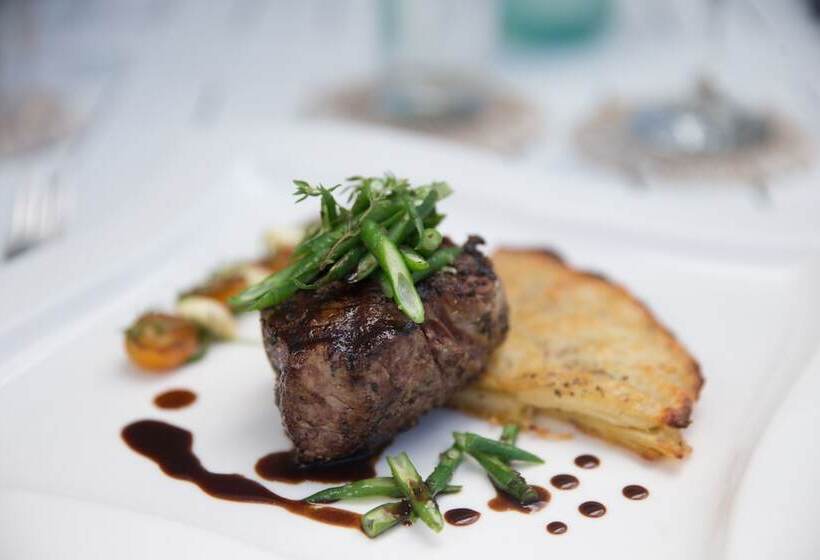 استراحتگاه Tamanu On The Beach