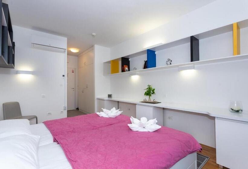 Rooms Dr. Franjo Tuđman   Hostel