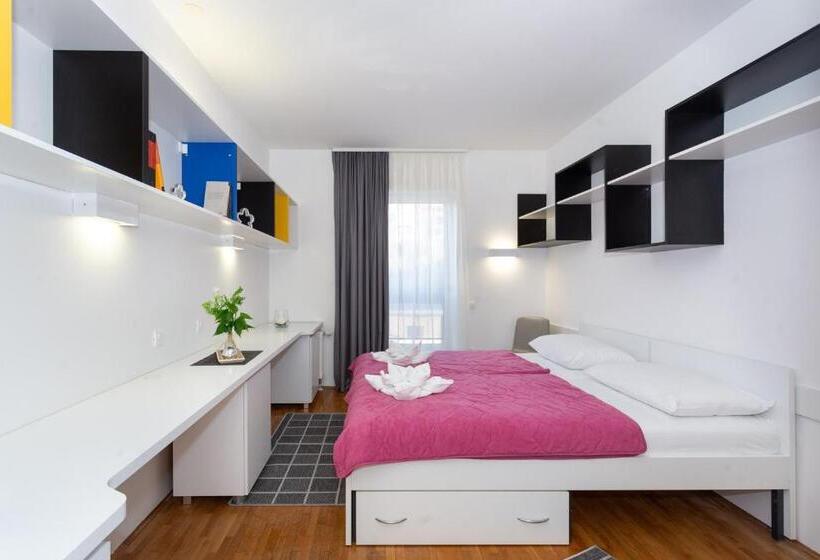 Rooms Dr. Franjo Tuđman   Hostel