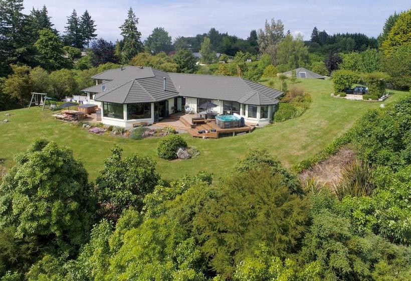 Bed and Breakfast Acacia Heights Gardens