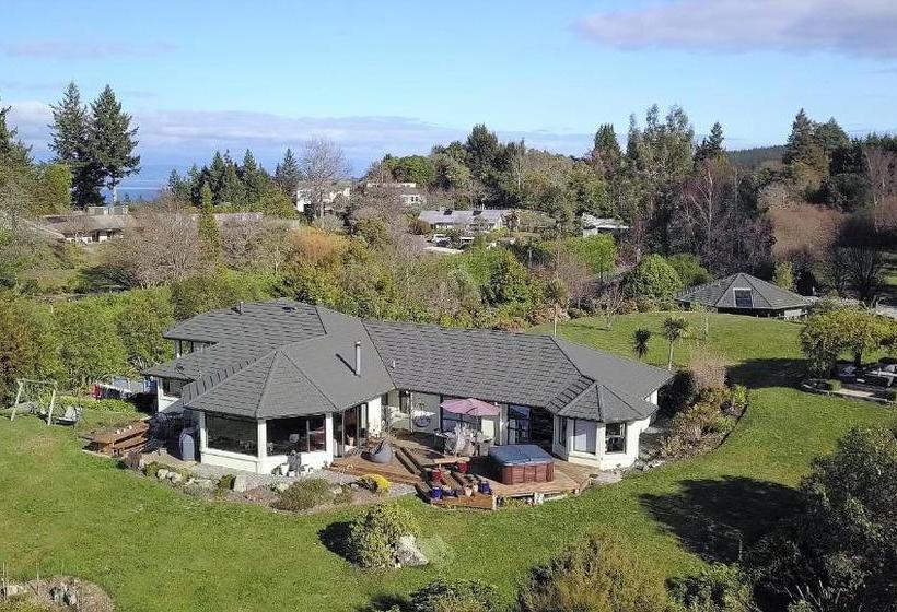 Bed and Breakfast Acacia Heights Gardens