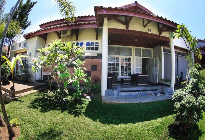 تختخواب و صبحانه Bonsai Surf Lodge   Hostel