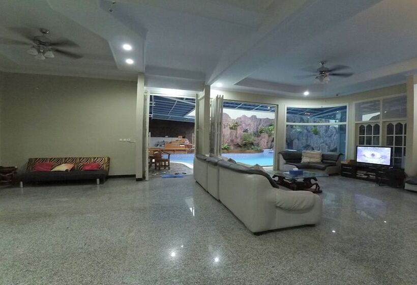 تختخواب و صبحانه Bonsai Surf Lodge   Hostel