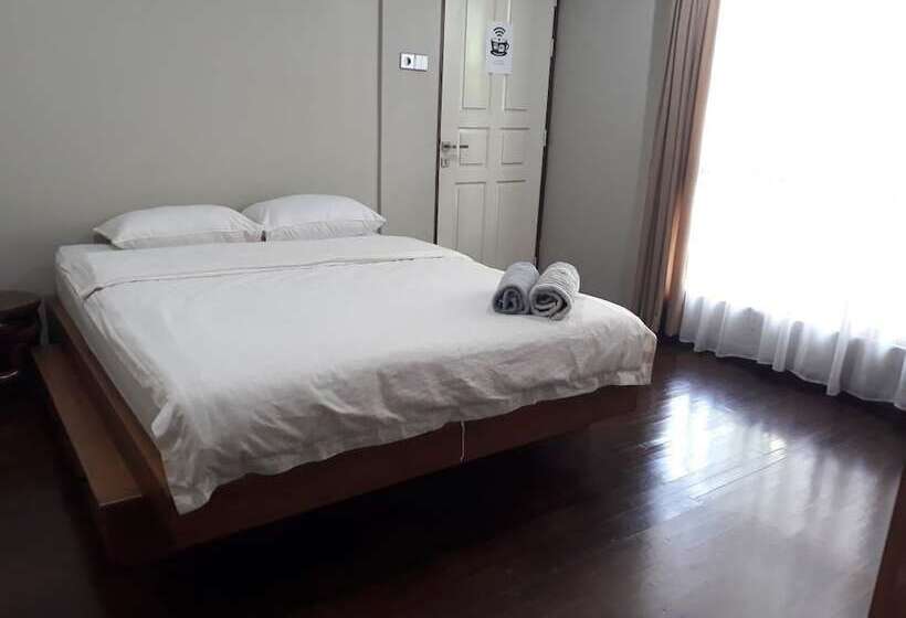 تختخواب و صبحانه Bonsai Surf Lodge   Hostel