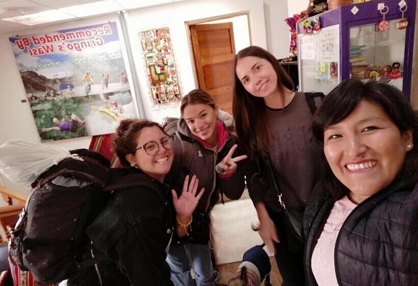 تختخواب و صبحانه Gringo S Wasi