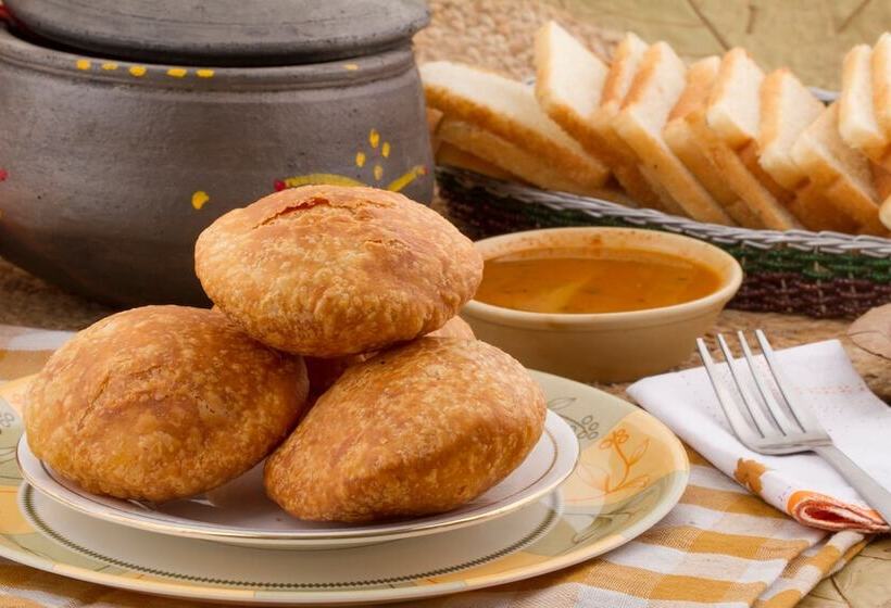 Capital O 41054 Hotel Raj And Restaurant