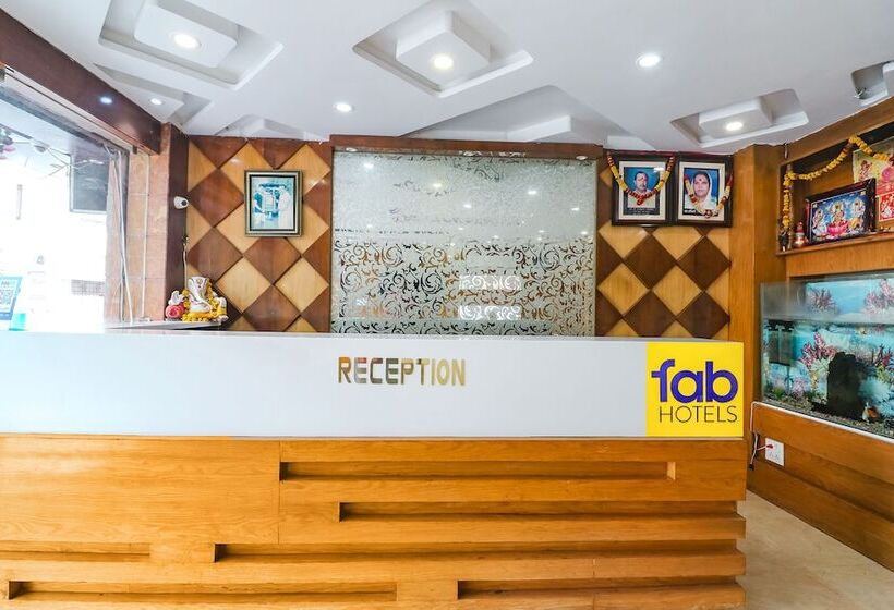 Fabhotel Nandgiri Palace