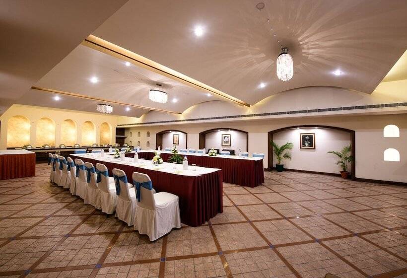 Отель Majestic Grand