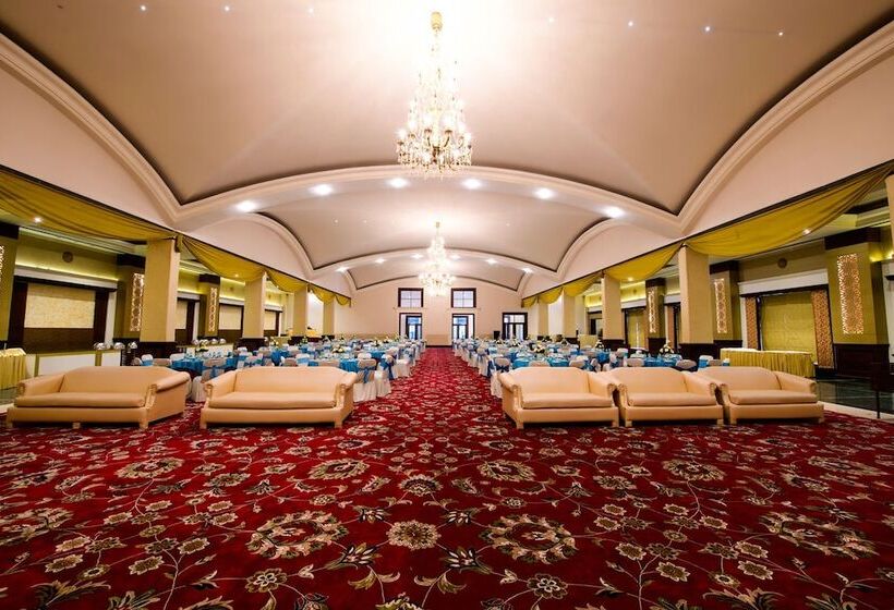 Отель Majestic Grand