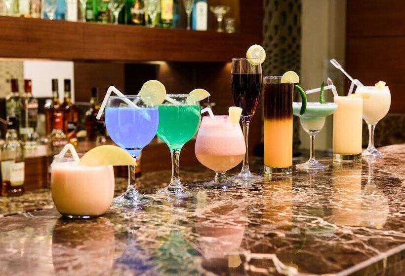 Отель Majestic Grand