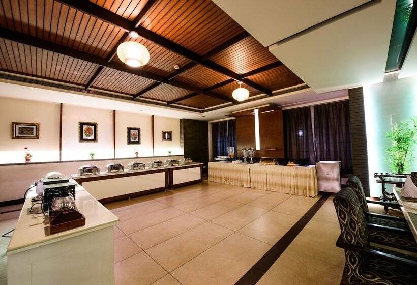 Отель Majestic Grand