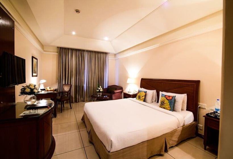 Отель Majestic Grand