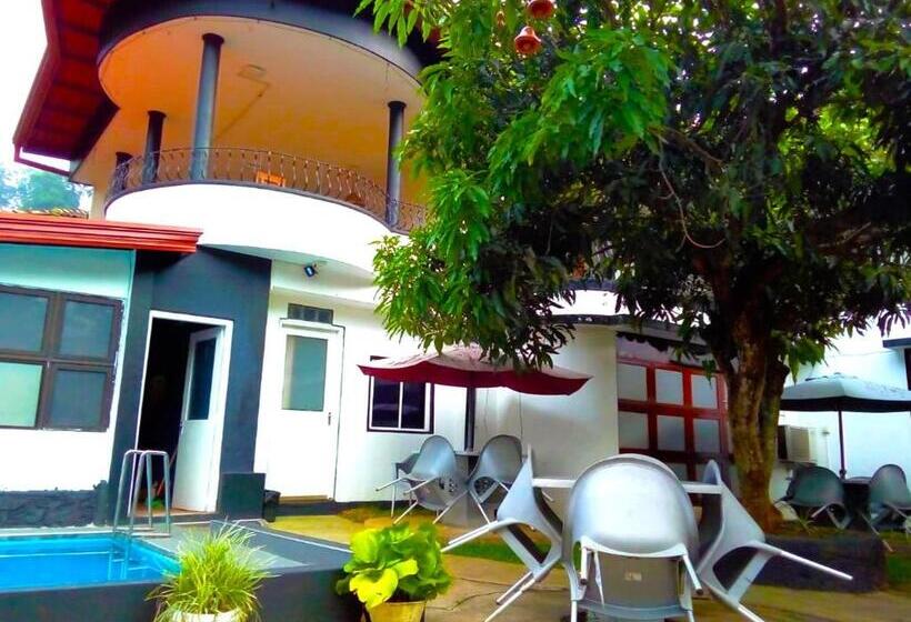 בית מלון כפרי New Kandy Residence