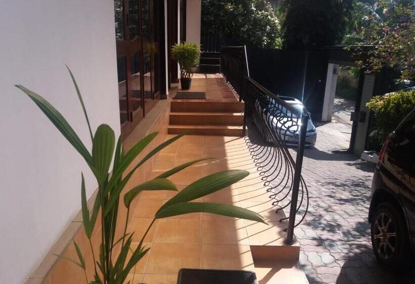 בית מלון כפרי New Kandy Residence