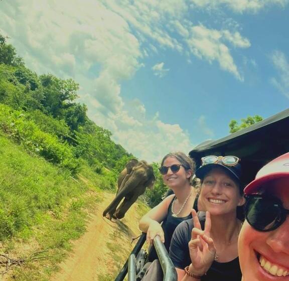 Hotel Sandalwood Cottage