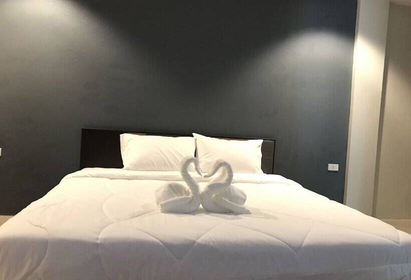 Отель Supachai Inn