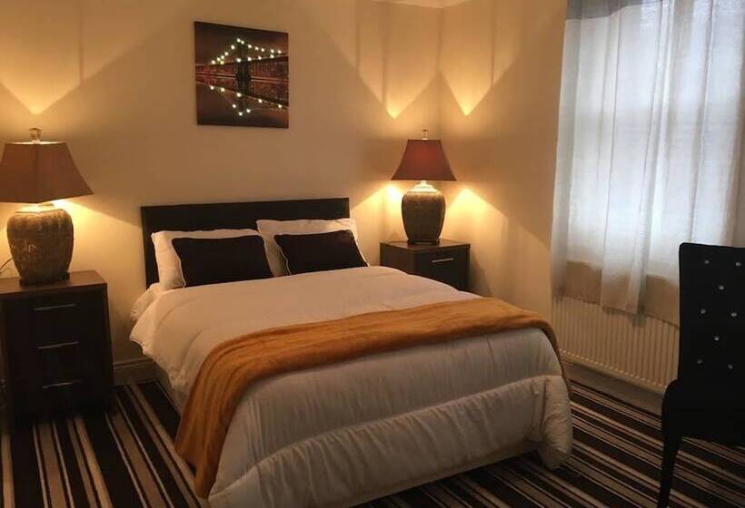 בית מלון כפרי The Grand Astoria