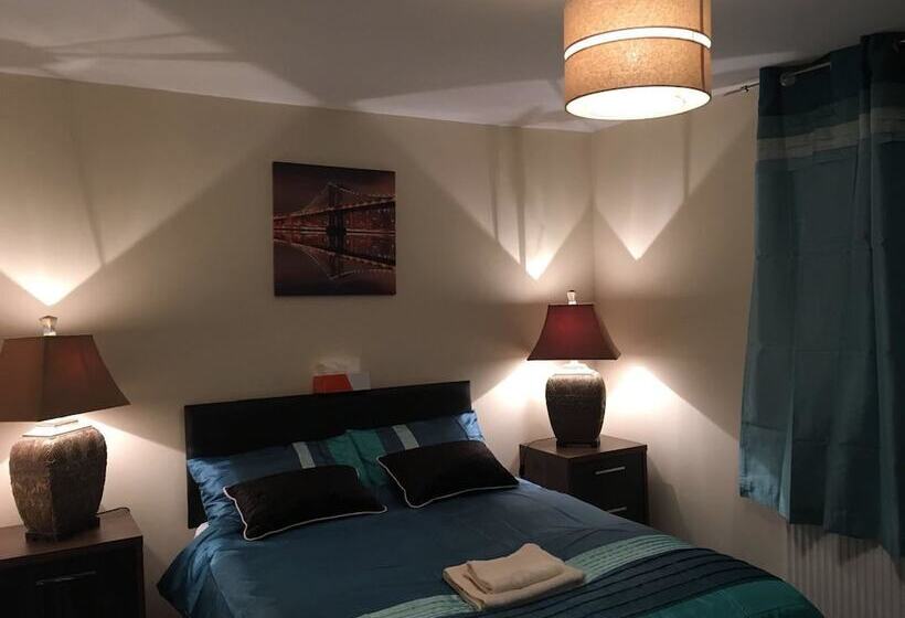 בית מלון כפרי The Grand Astoria