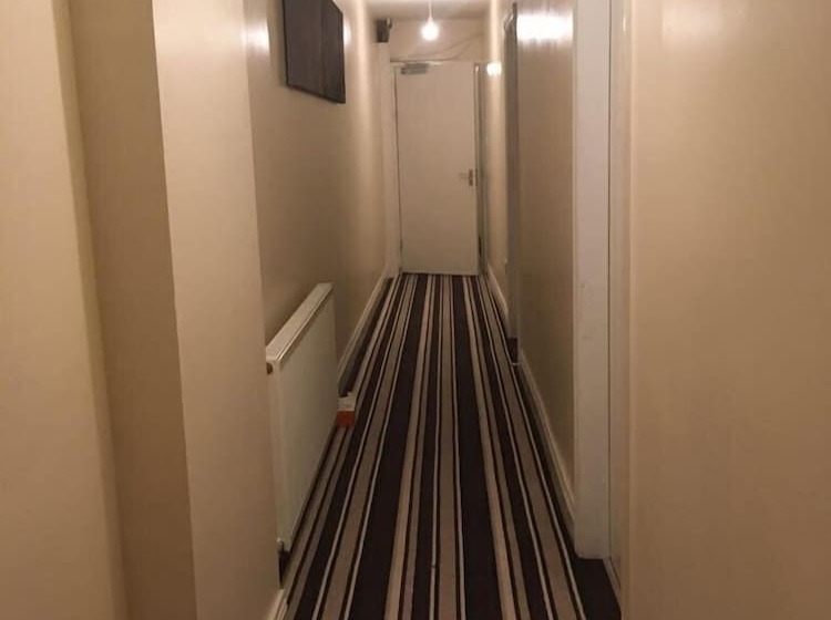 בית מלון כפרי The Grand Astoria