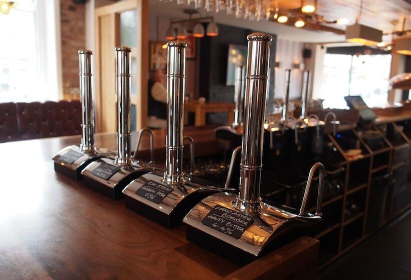 בית מלון כפרי The Little George