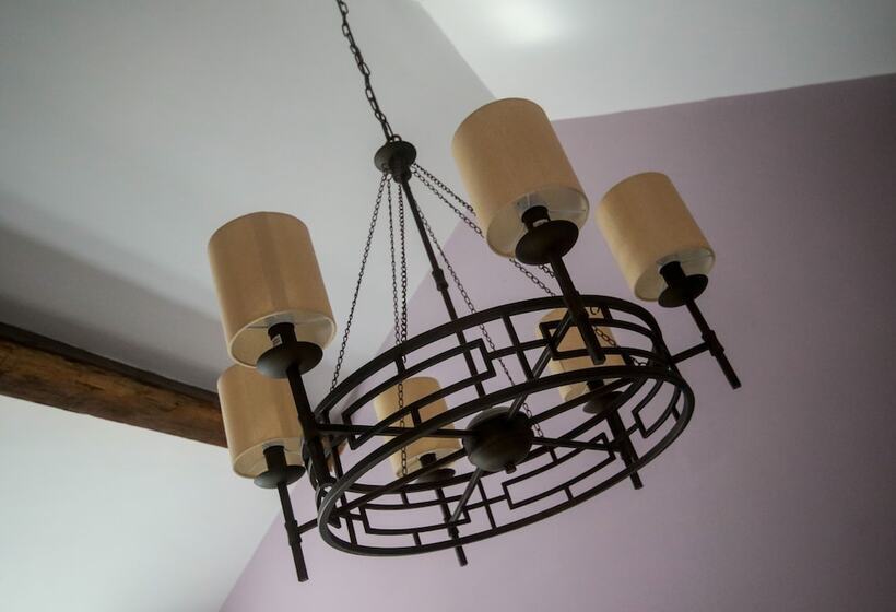 בית מלון כפרי The Little George