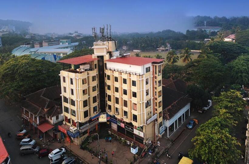 Hotelli Treehouse Neptune Inn