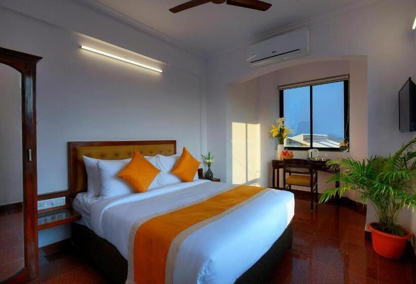 Hotelli Treehouse Neptune Inn