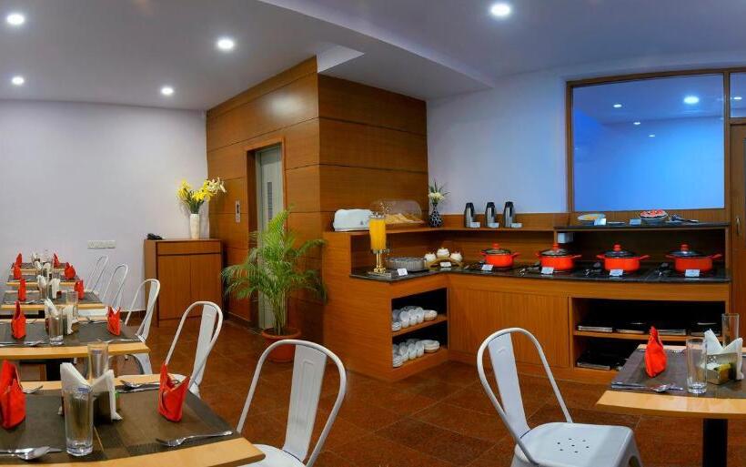 Hotelli Treehouse Neptune Inn