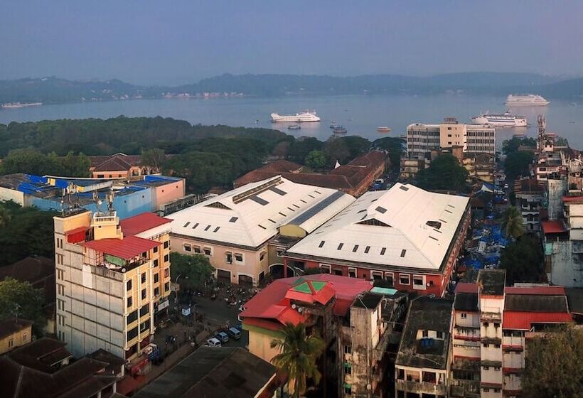 Hotel Treehouse Neptune Inn