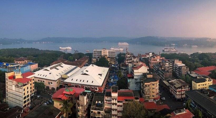 Hotel Treehouse Neptune Inn