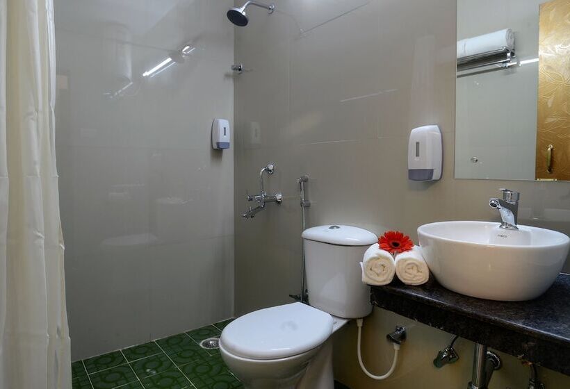 Hotel Treehouse Neptune Inn