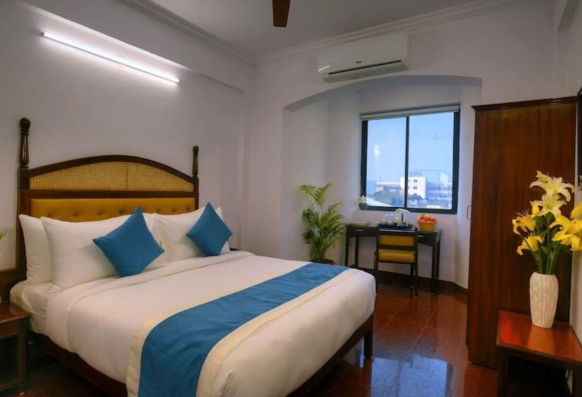 Hotelli Treehouse Neptune Inn