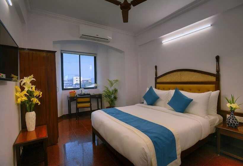 Hotelli Treehouse Neptune Inn