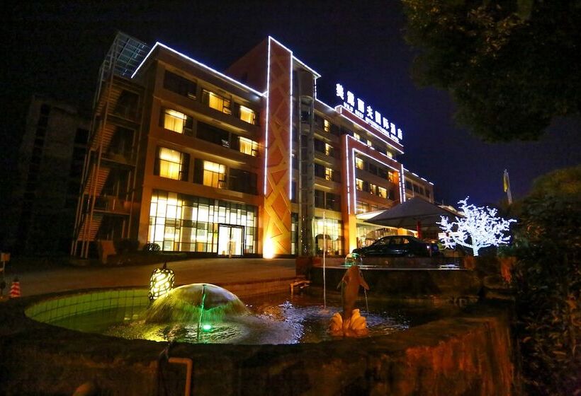 فندق Vilu Reef International