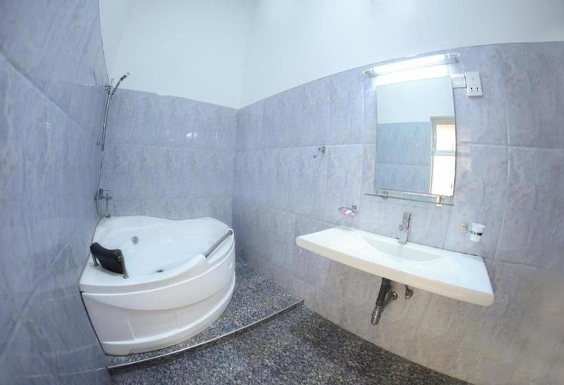 בית מלון כפרי White Rose Beach Resort