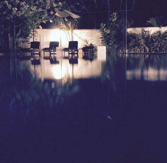 בית מלון כפרי White Rose Beach Resort